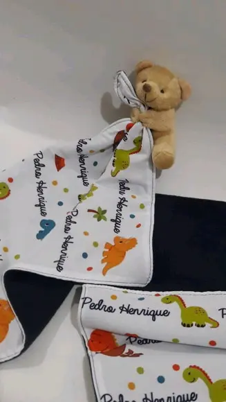 Manta e naninha para bebê dinossauro
