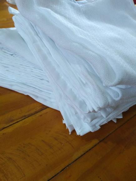 2x Fralda de Pano Branca Toalha 100% Algodão em Bainha 80x80