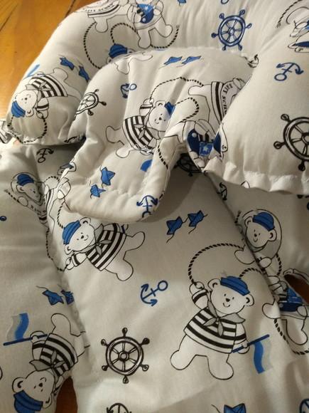 Almofada de bebê conforto.