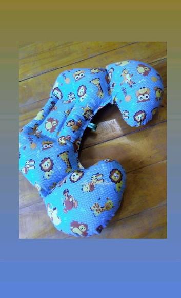Almofada de pescoço infantil.