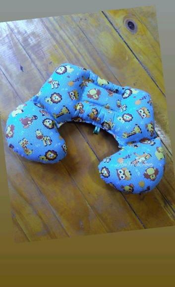 Almofada de pescoço infantil.