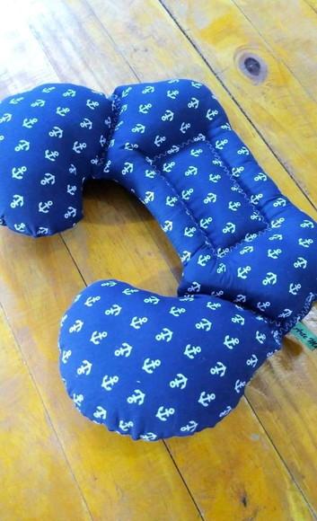 Almofada de pescoço infantil.