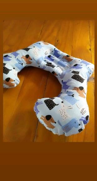 Almofada de pescoço infantil.