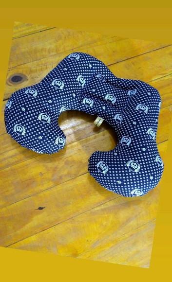 Almofada de pescoço infantil.