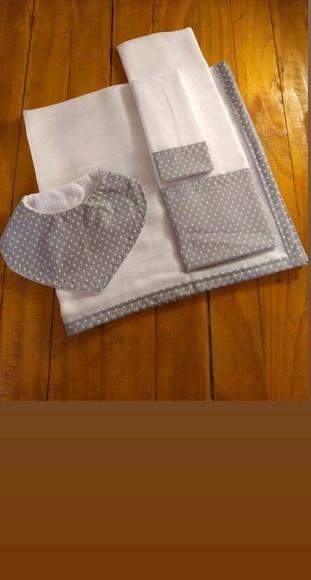 Conjunto de Fraldas de pano.