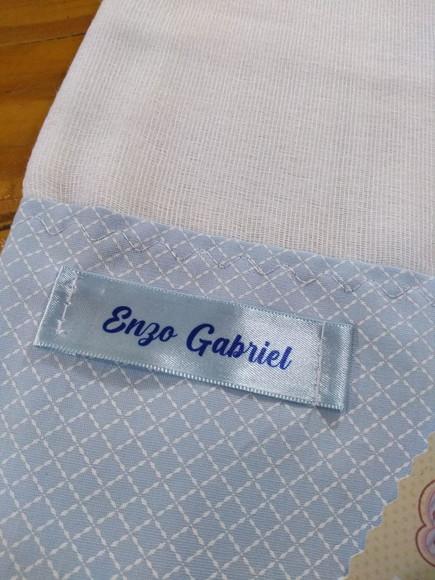 Fralda de Ombro com nome em etiqueta.