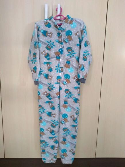 Macacão Pijama em Microsoft. (8 ou 10 anos)