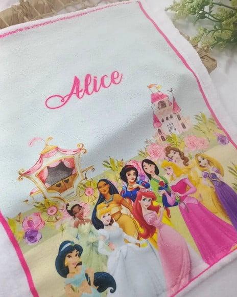 Toalhinha Escolar, Personalizada Nome e Personagens Princesa