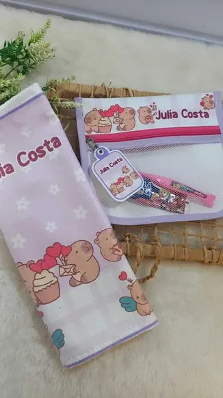 1x Estojo Bucal Capivara com 2x Toalhinhas Poliéster
