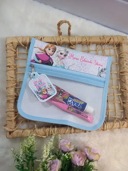 2 x Saquinho Personalizado, Infantil 28x35 1x Estojo Bucal.