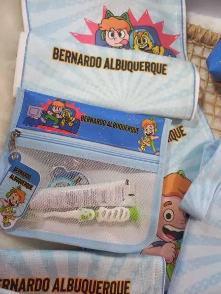 2x Estojo Higiene 4x Saquinho Tematico 2x Nescesser Visor