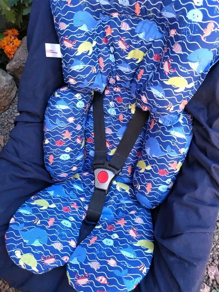 Almofada de bebê conforto.