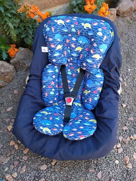 Almofada de bebê conforto.