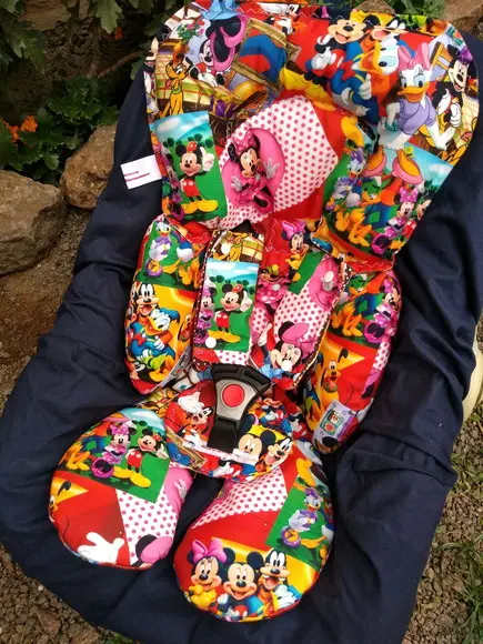 Almofada de bebê conforto Disney.