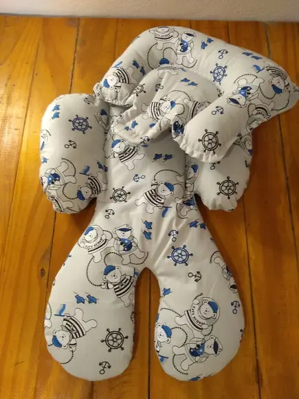 Almofada de bebê conforto.