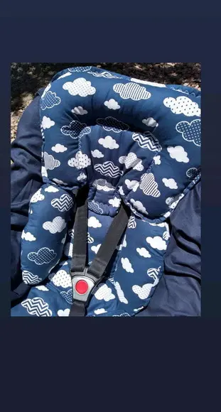 Almofada de bebê conforto.