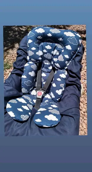 Almofada de bebê conforto.