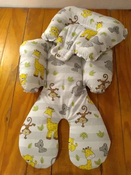 Almofada de bebê conforto.