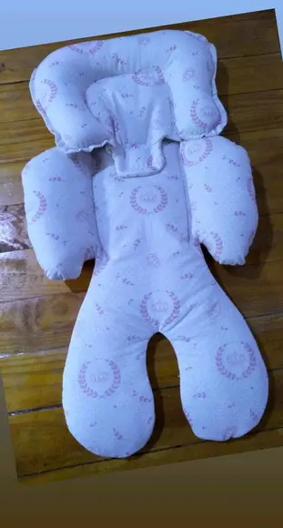 Almofada de bebê conforto.