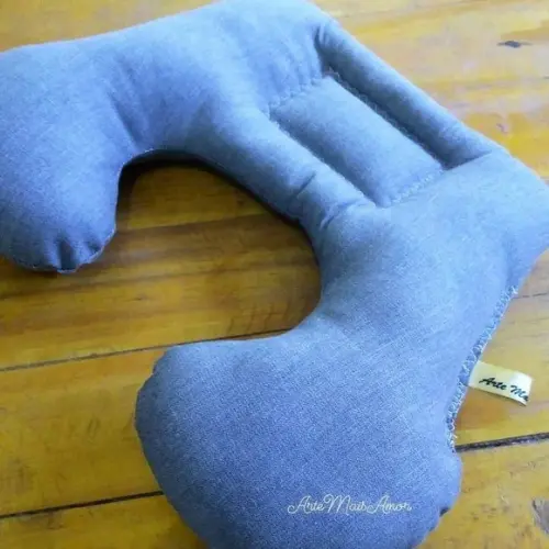 Almofada de pescoço infantil.