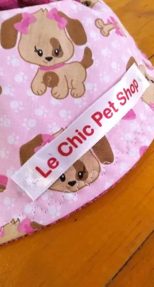 Babador com nome em etiqueta.