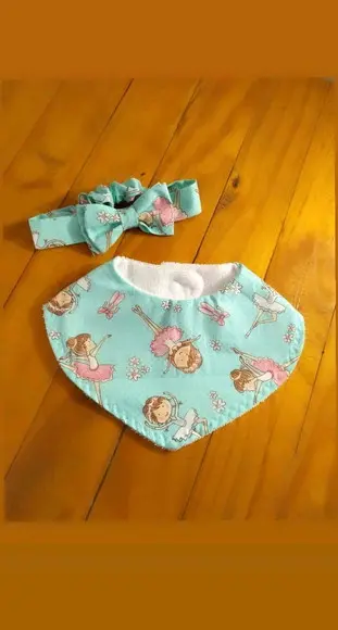 Babador e Laço Infantil.