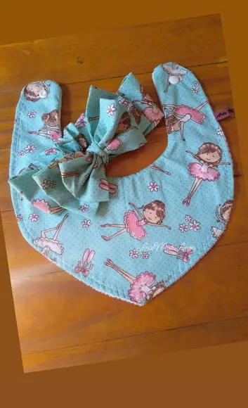 Babador e Laço Infantil.