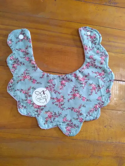 Babador floral.