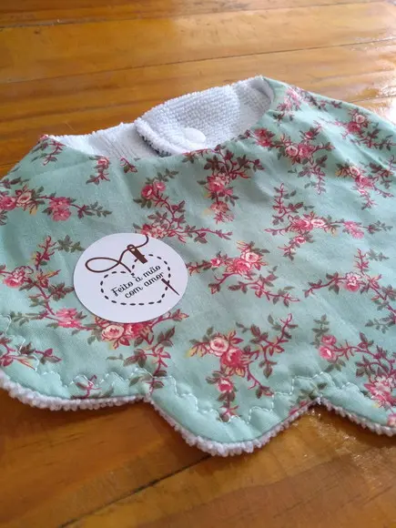 Babador floral.