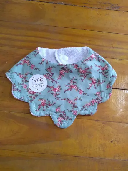 Babador floral.