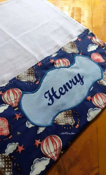 Fralda com nome personalizado.