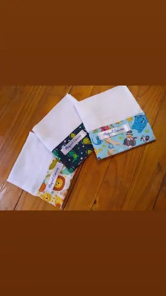 Fralda de boca, personalizada com nome em etiqueta.