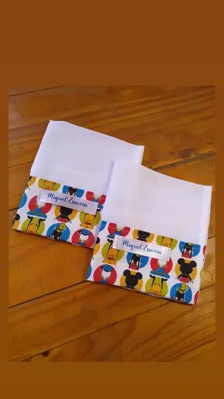 Fralda de boca, personalizada com nome em etiqueta.