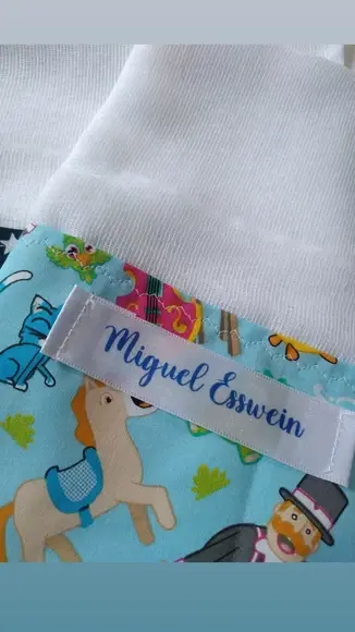 Fralda de boca, personalizada com nome em etiqueta.