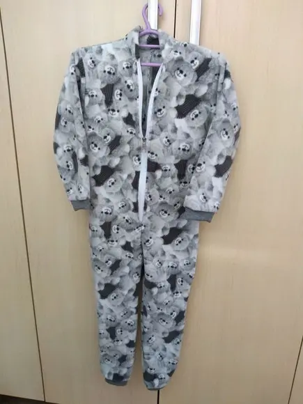 Macacão Pijama em Microsoft. (8 ou 10 anos)