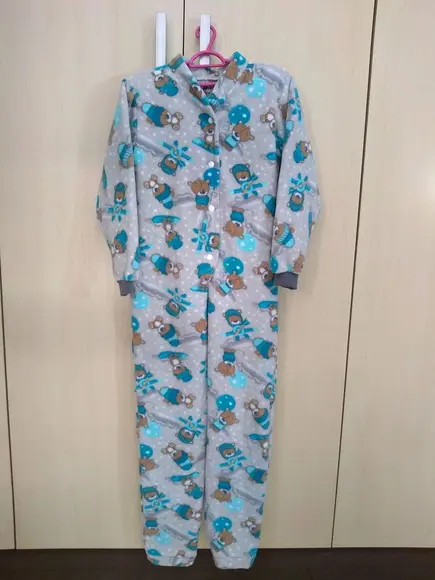 Macacão Pijama em Microsoft. (8 ou 10 anos)
