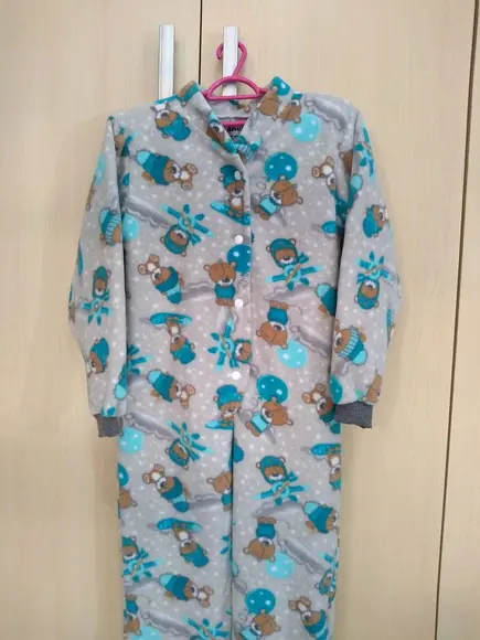 Macacão Pijama em Microsoft. (8 ou 10 anos)