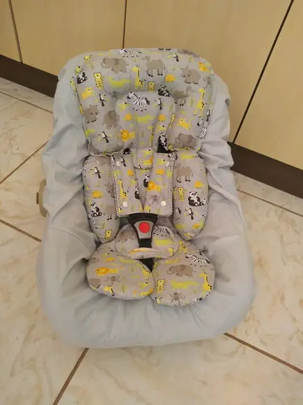 Redutor de Bebê Conforto Almofada com Protetor de Cinto.