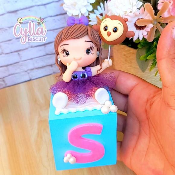 Cubo mdf Decorado com Biscuit Bolofofos Menina