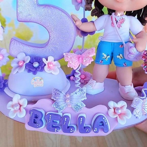 Topo Vela Cenário Jardim das Borboletas Lilás em Biscuit