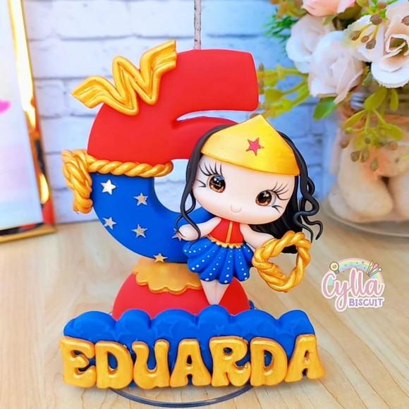 Vela Mulher Maravilha de Biscuit