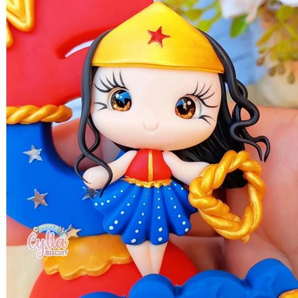 Vela Mulher Maravilha de Biscuit