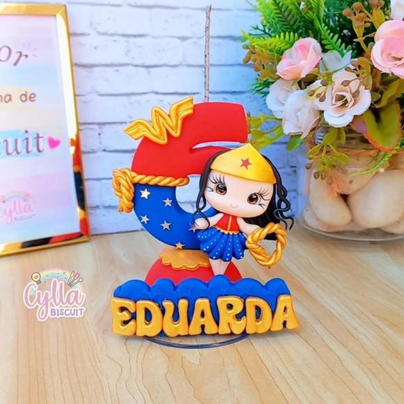 Vela Mulher Maravilha de Biscuit