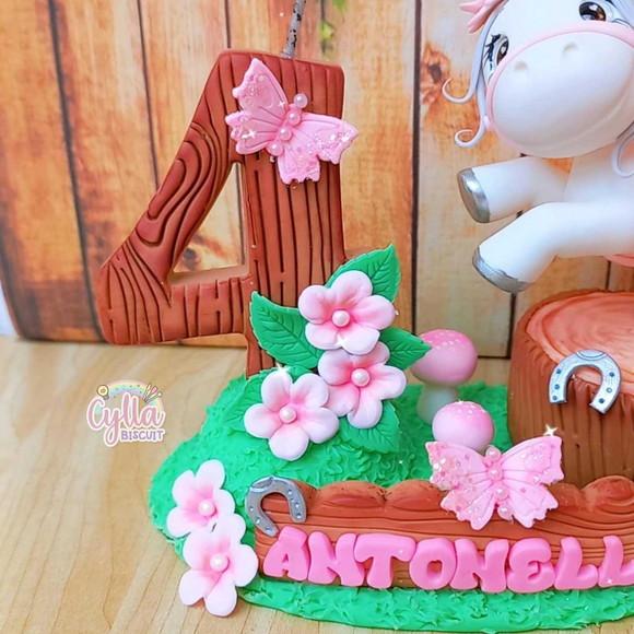 Vela Topo de Bolo Cenário Boiadeira em Biscuit