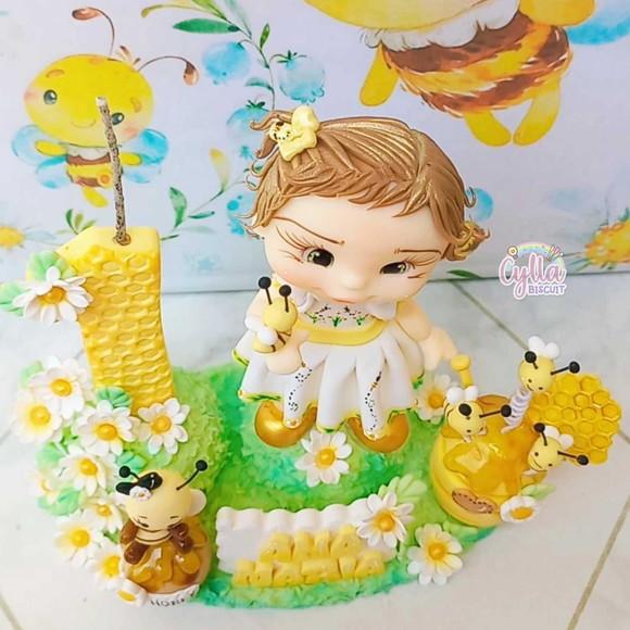 Vela Topo de Bolo Personalizado Abelha em Biscuit