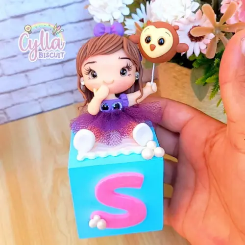 Cubo mdf Decorado com Biscuit Bolofofos Menina