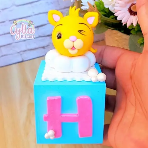 Cubo mdf Decorado com Biscuit Bolofofos Menina