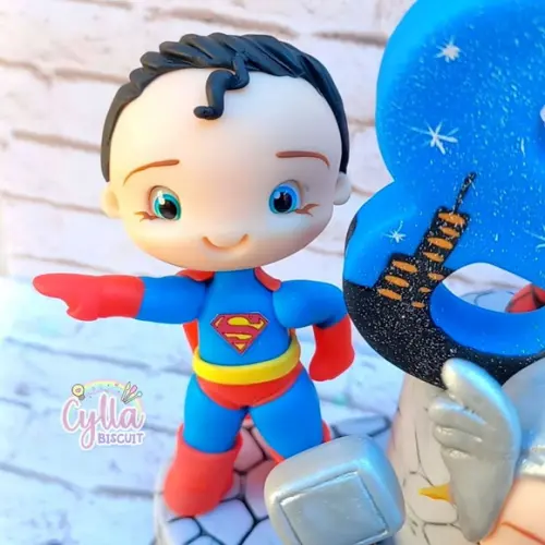 Topo de Bolo Cenário Heróis em Biscuit