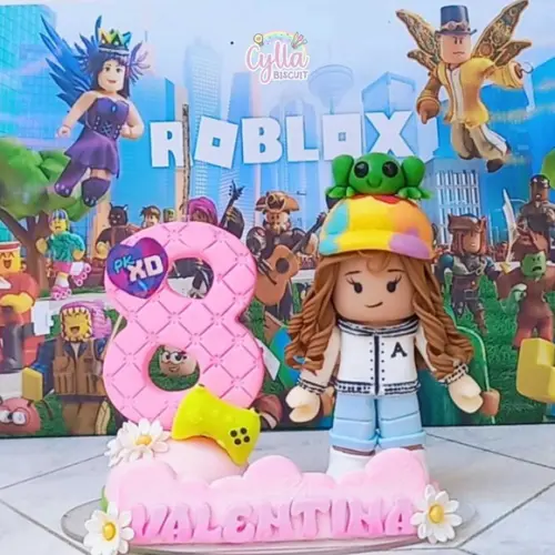 Topo de Bolo Roblox Menina em Biscuit