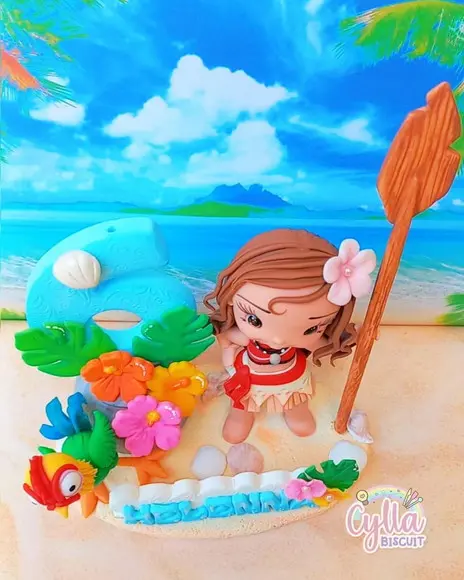 Vela Topo de Bolo Moana Hei -Hei em Biscuit